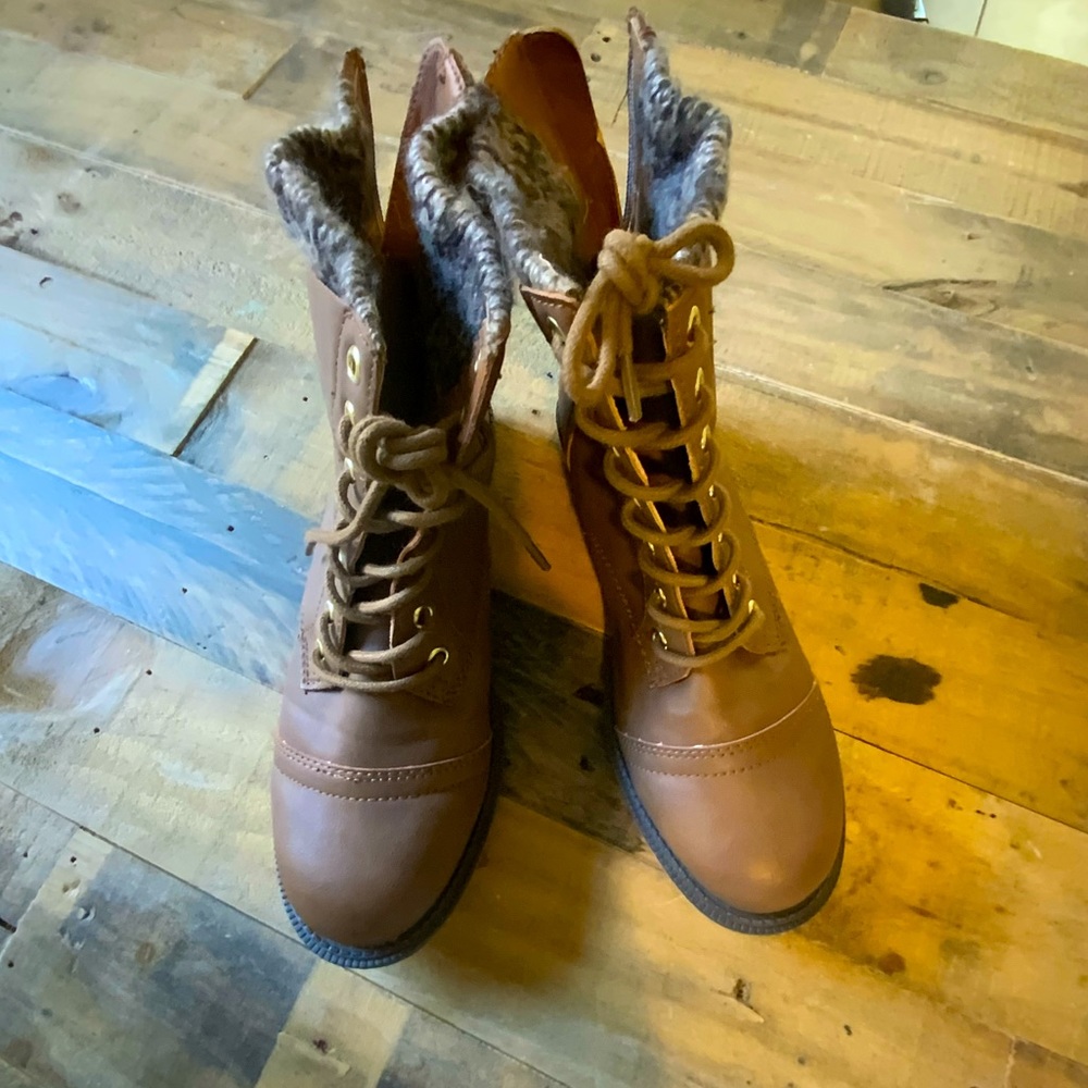 Brown laced boots